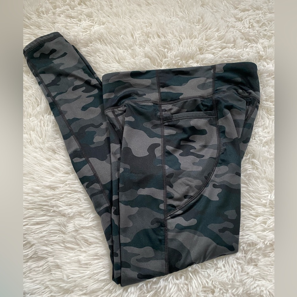 Gap Girls teen leggings GapFit athletic side pockets camouflage color size 14 16